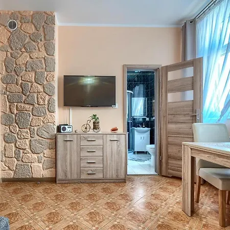 Apartment Kawalerka 2 Osobowa Centrum 50 M Do Ul Monte Cassino *