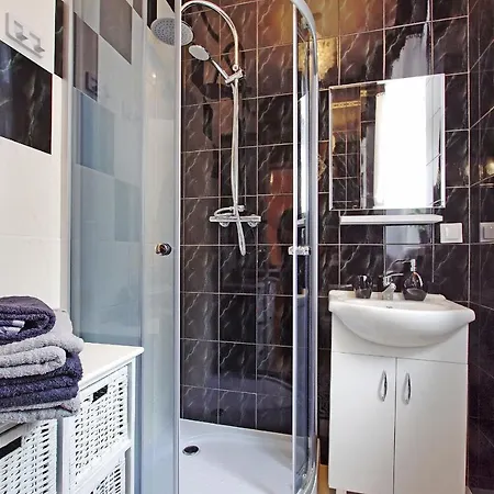 Apartment Kawalerka 2 Osobowa Centrum 50 M Do Ul Monte Cassino